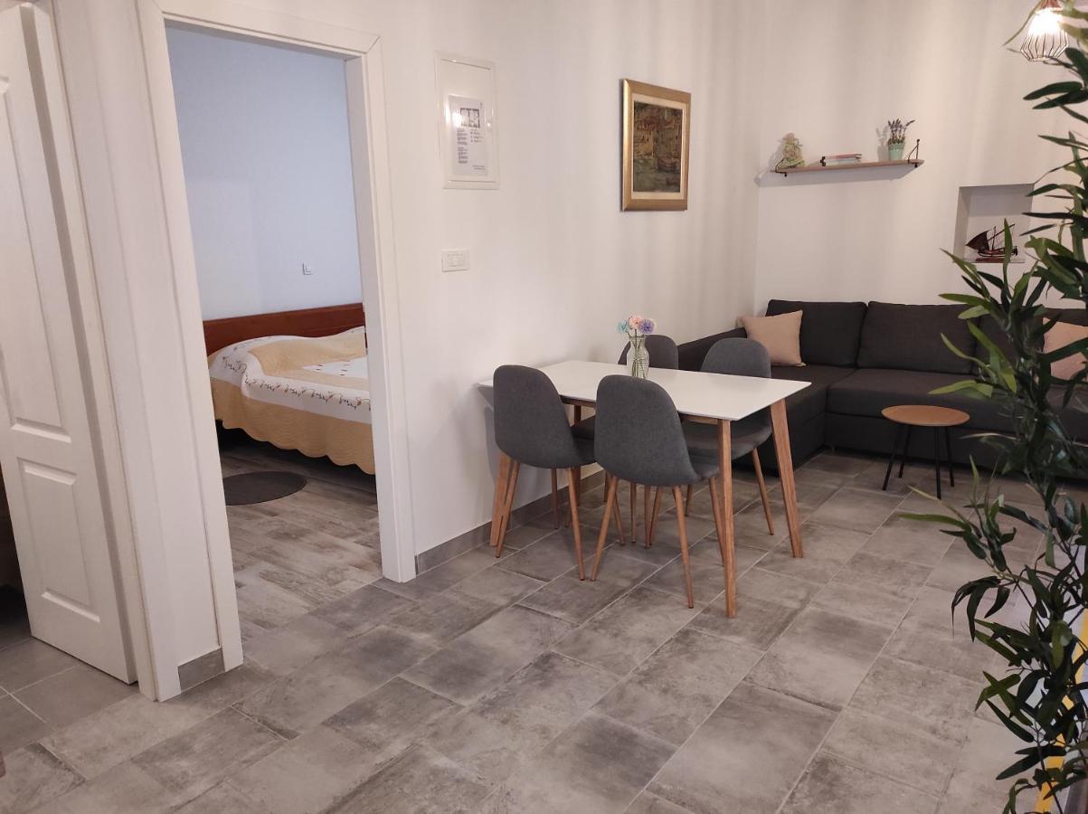 Apartments Bepi Komiža Buitenkant foto
