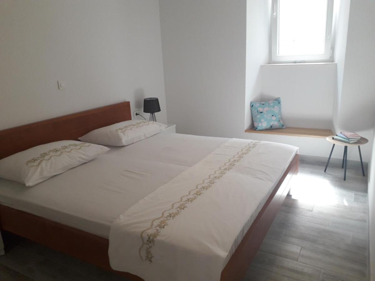 Apartments Bepi Komiža Buitenkant foto